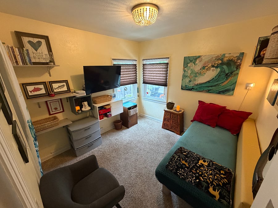 Bonus Room/Office with 43" Smart TV