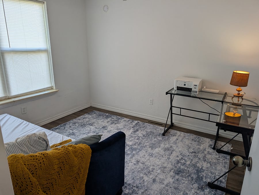 Twin bedroom with office space