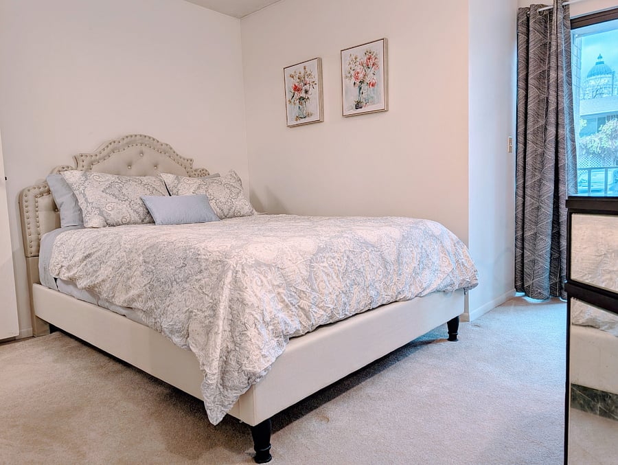 2nd bedroom with queen bed and comfortable cotton sheets and bedding.