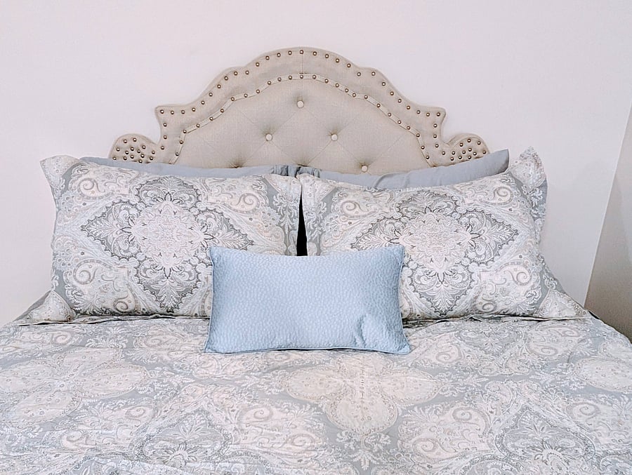2nd bedroom with high quality cotton bedding.