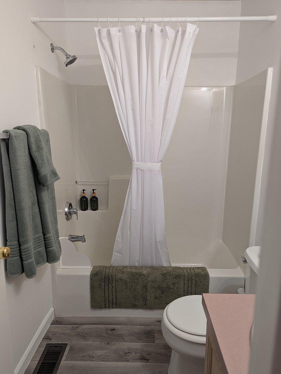 Guest bedroom 