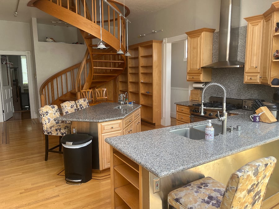 Shared Kitchen - Full Range/Stove