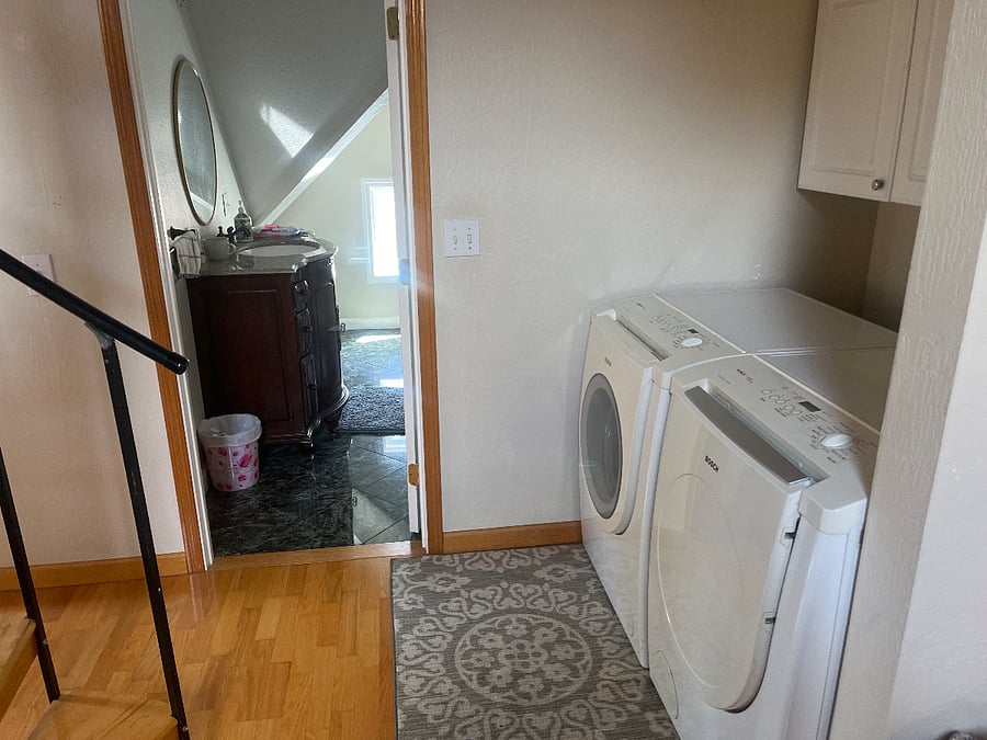 Washer and Dryer, Full shared bathroom
