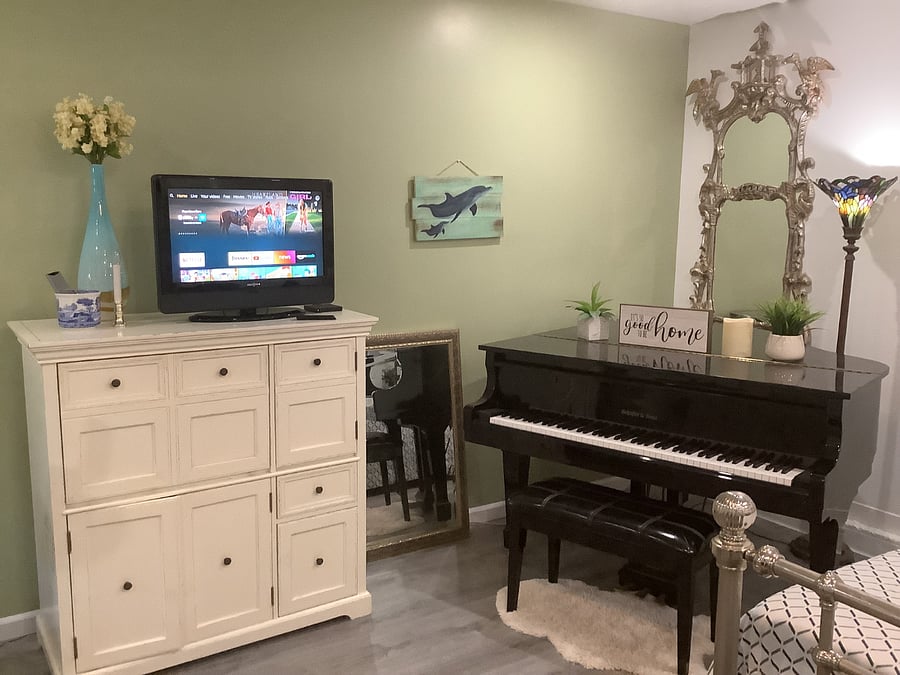Baby grand piano and entertainment 