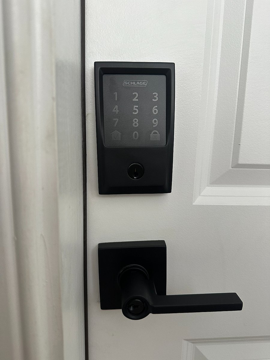 Convenient keypad entry for the building and for the unit (two different codes will be provided to you). But this means you can arrive (and depart) at any time.