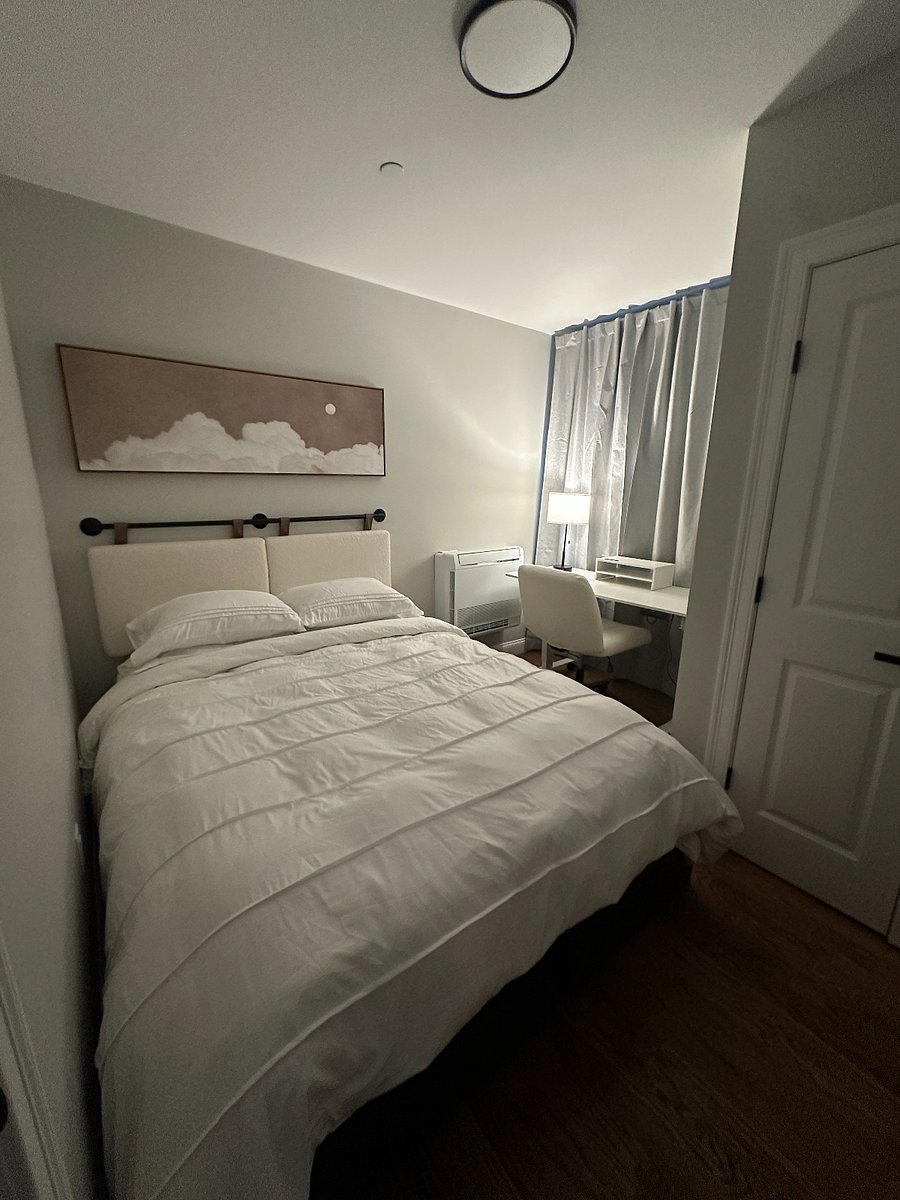 Second Room that shares that same bathroom, also available