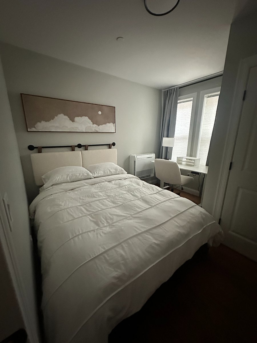 Second Room that shares that same bathroom, also available