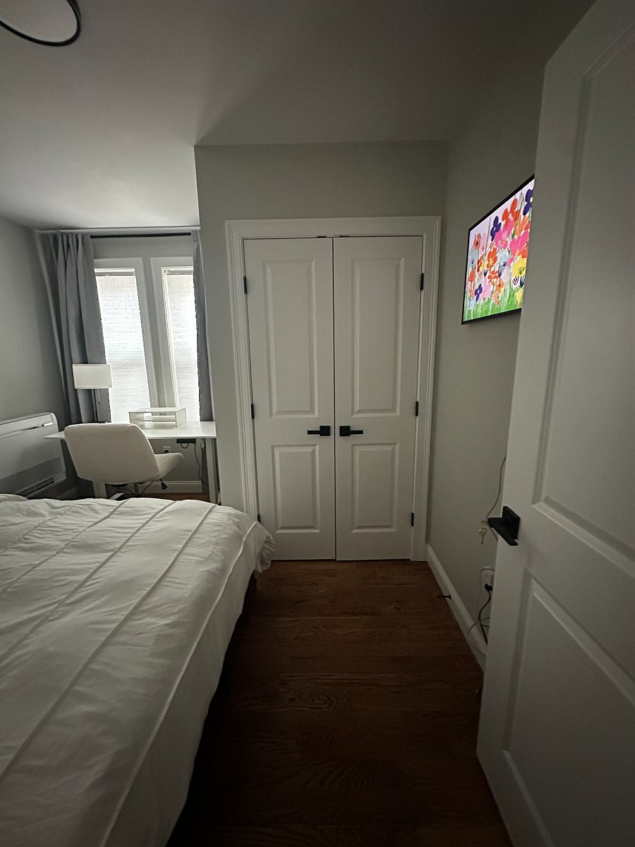 Second Room that shares that same bathroom, also available