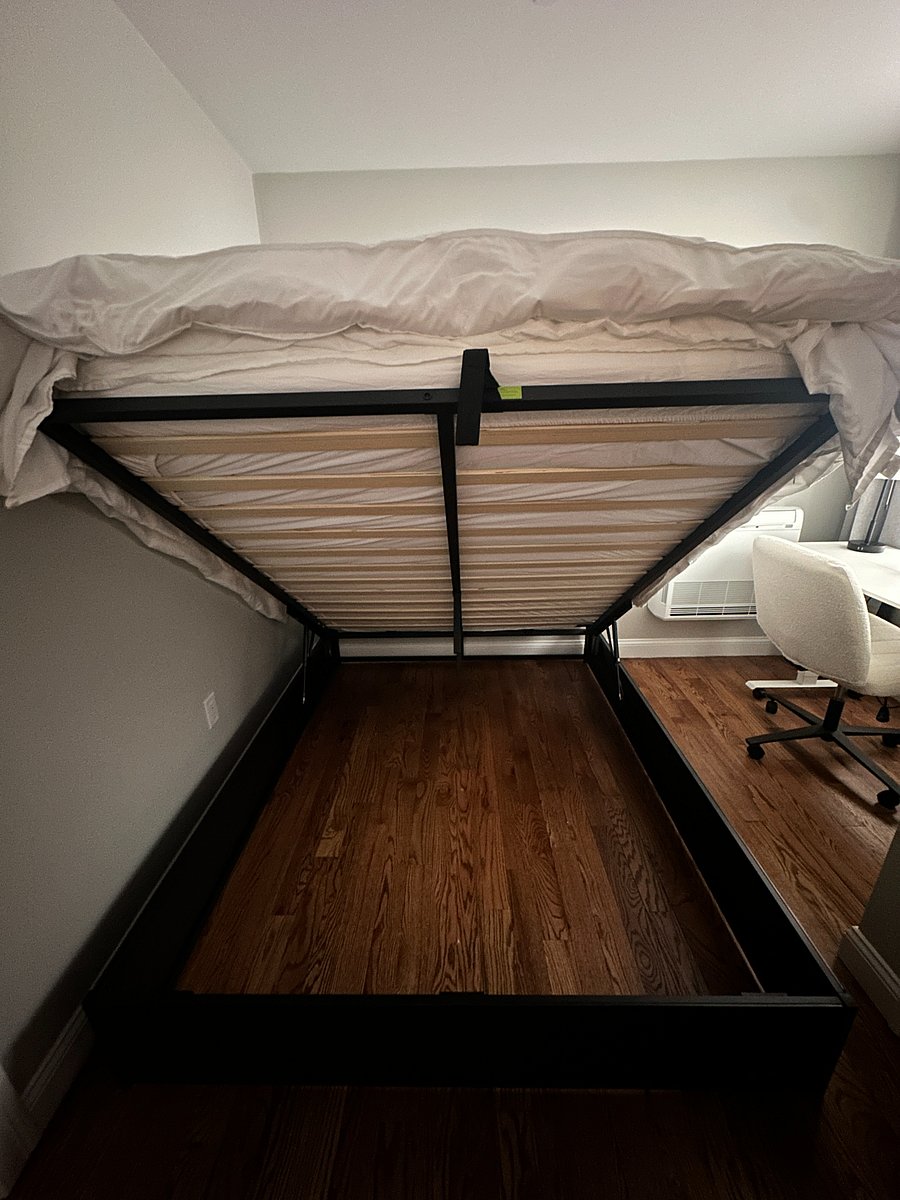 Second Room that shares that same bathroom, also available
