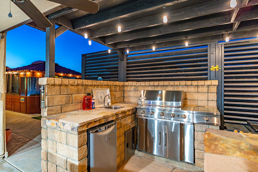 outdoor kitchen area