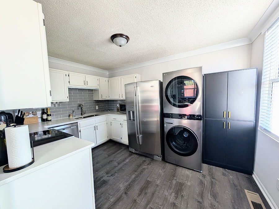 Kitchen/laundry
