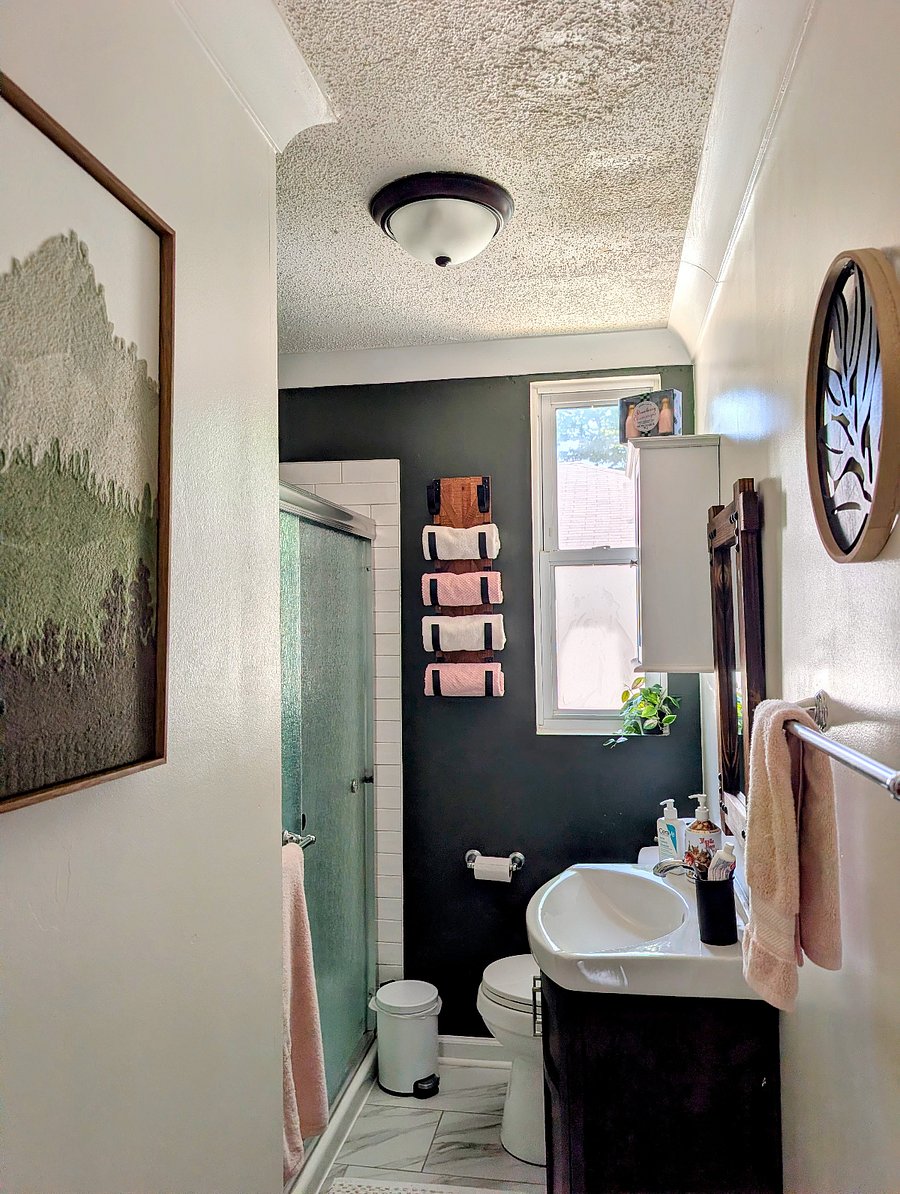 Shared bathroom 1
