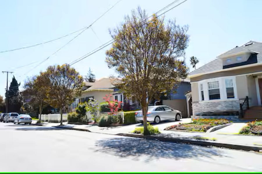 Exterior : Plenty of street parking.