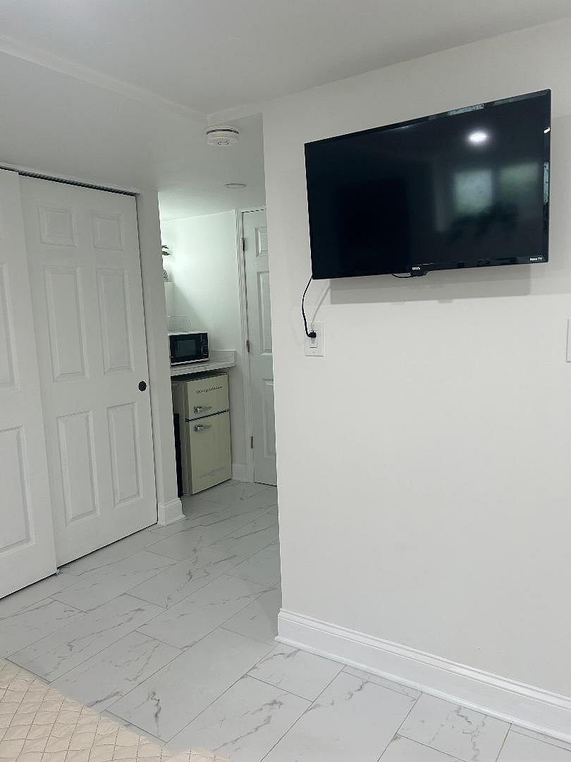 Furnished Finder property 988001_1 photo 5