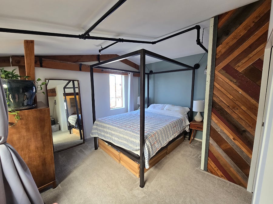 3rd Floor - Bedroom loft, lots of ventilation and light