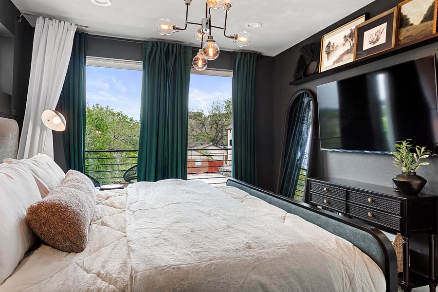 Primary bedroom
+2nd floor
+King bed
+Walk-in closet
+Attached bathroom