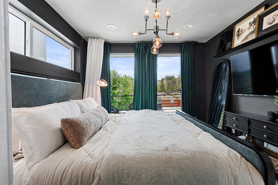 Primary bedroom
+2nd floor
+King bed
+Walk-in closet
+Attached bathroom