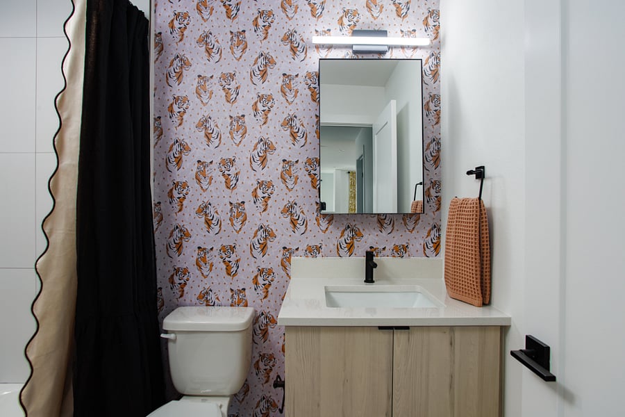 Bathroom
+Used for 3rd bedroom (detached)
+Bath/shower