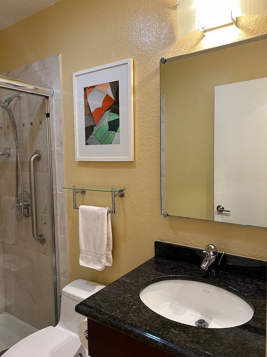 Bathroom for the two bedrooms.