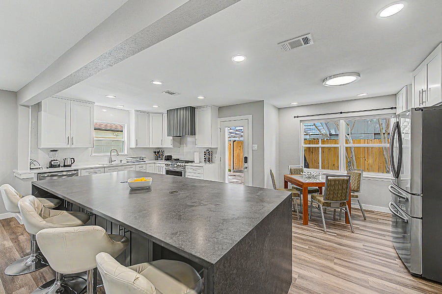 Kitchen area with 10Ft Island