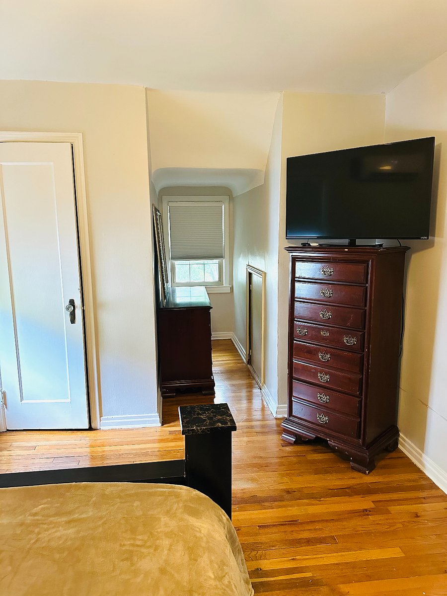 2nd Upstairs Bedroom w/ 42 inch Smart TV