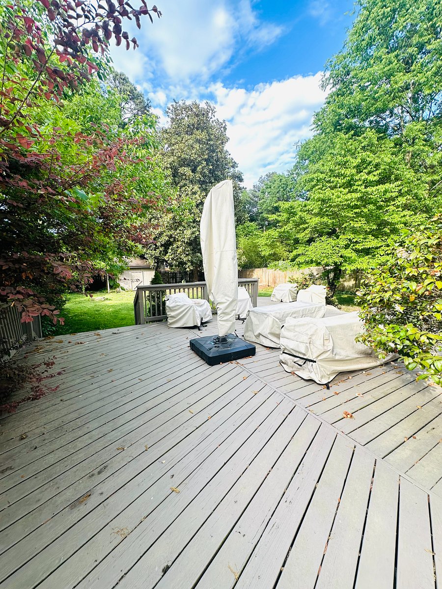 Multi-tiered deck w/ patio furniture and firepit; perfect for entertaining.