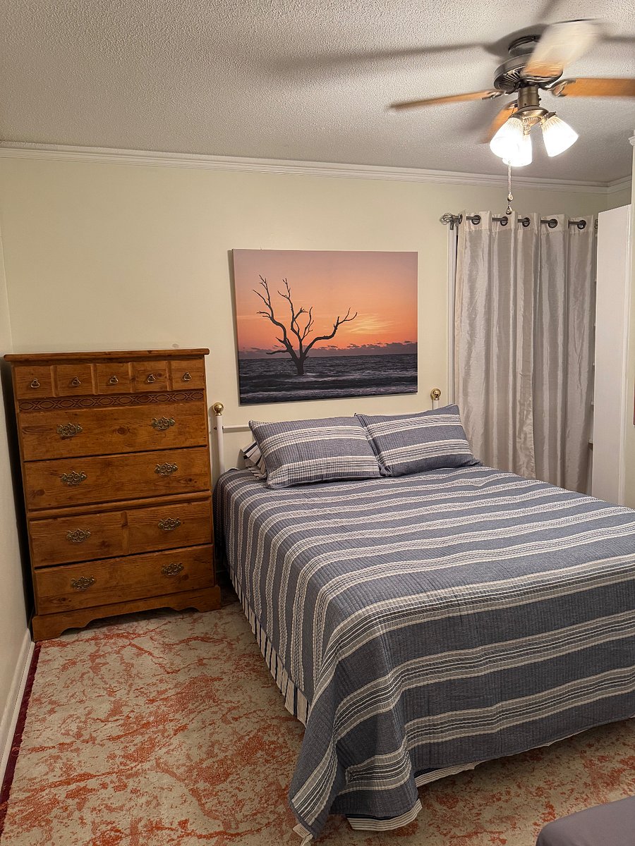 Bedroom 3- queen
