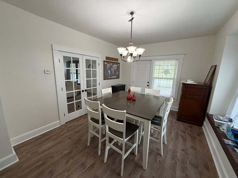 Dinning Room - Seating for 6.French doors leading to Family room. Dinning room off of kitchen. 