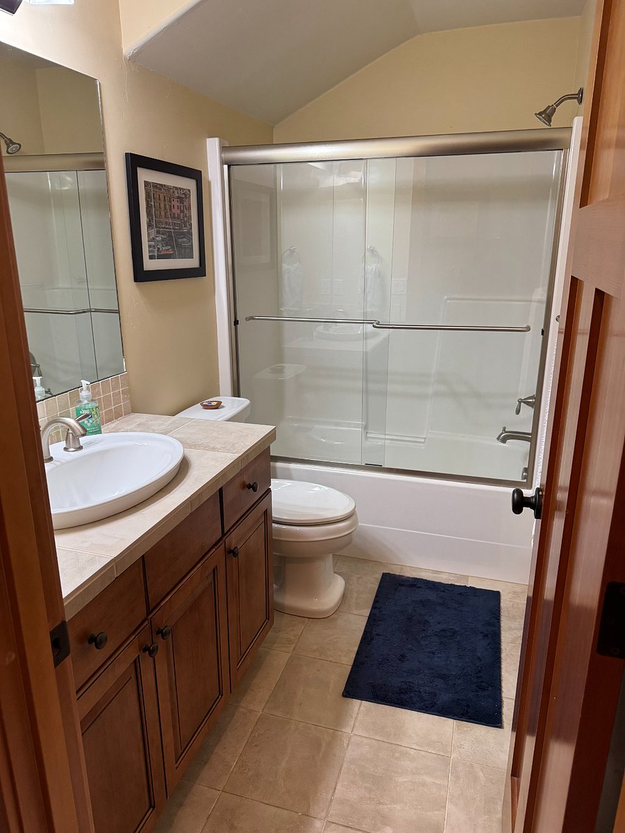 Full bath on 2nd Level