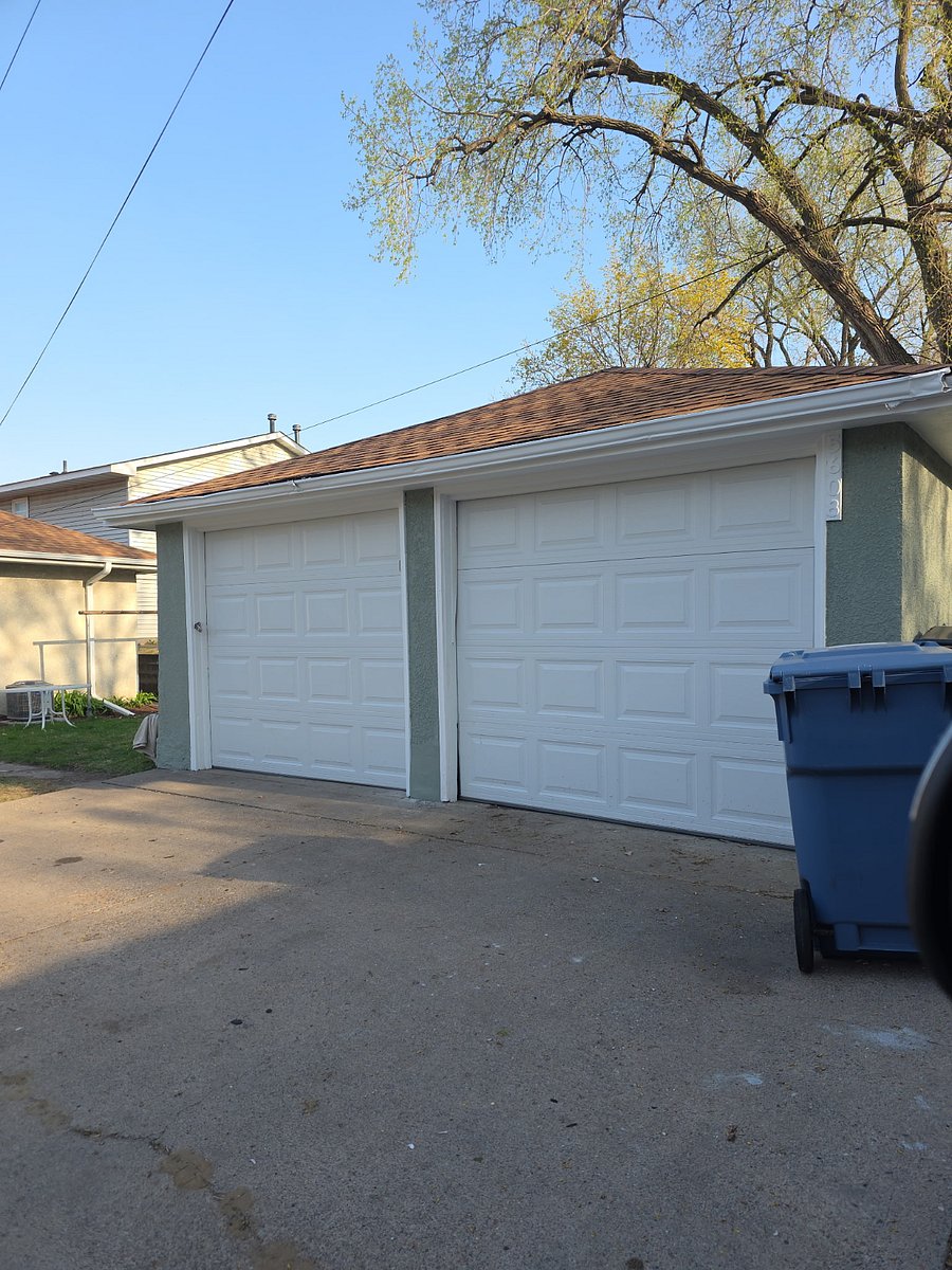Enjoy the one stall garage for your stay! Comes with remote.