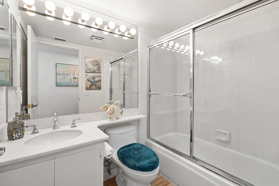 Main level 3rd full sized bathroom