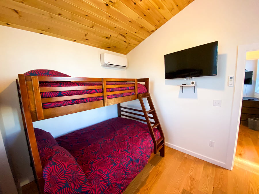 Pyramid bed, full on bottom, twin on top