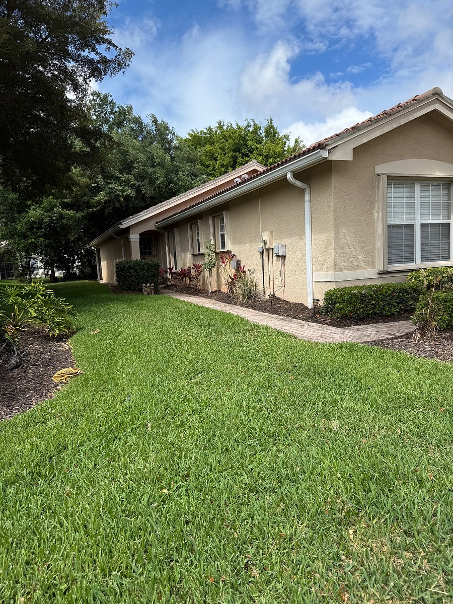 Side covered entrance to home