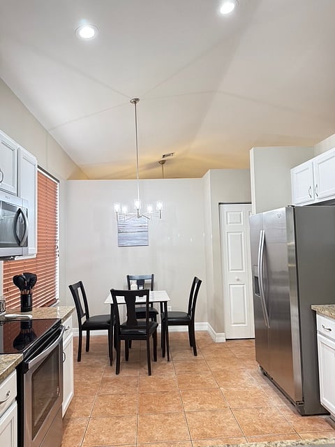 Kitchen dining area