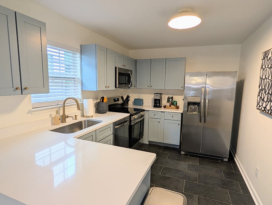 Fully equipped kitchen with new appliances