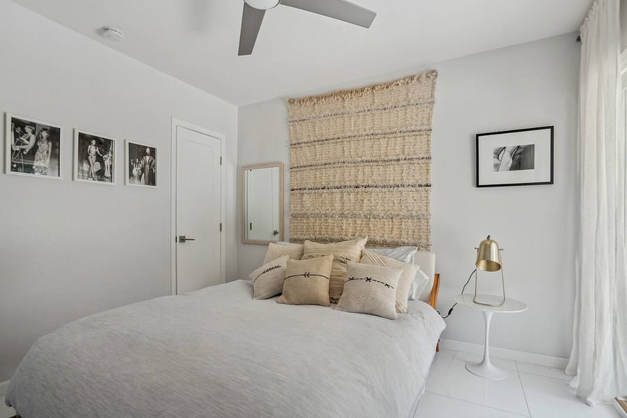 bedroom 3 queen bed