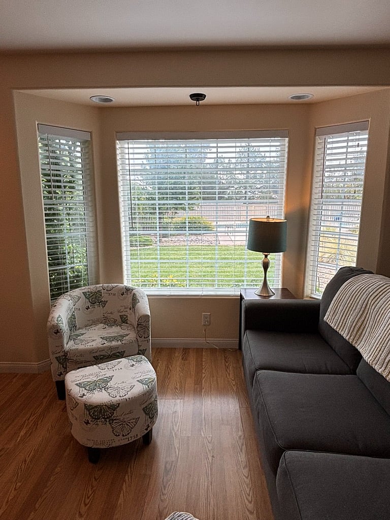 Living Rooom Bay Window w/ Garden & Pool view