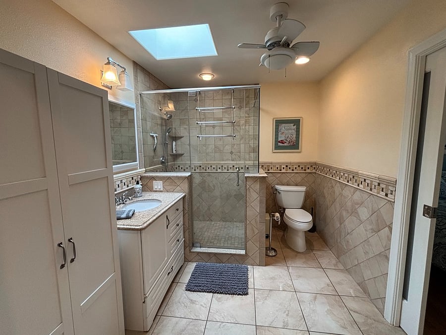 Spacious Bathroom