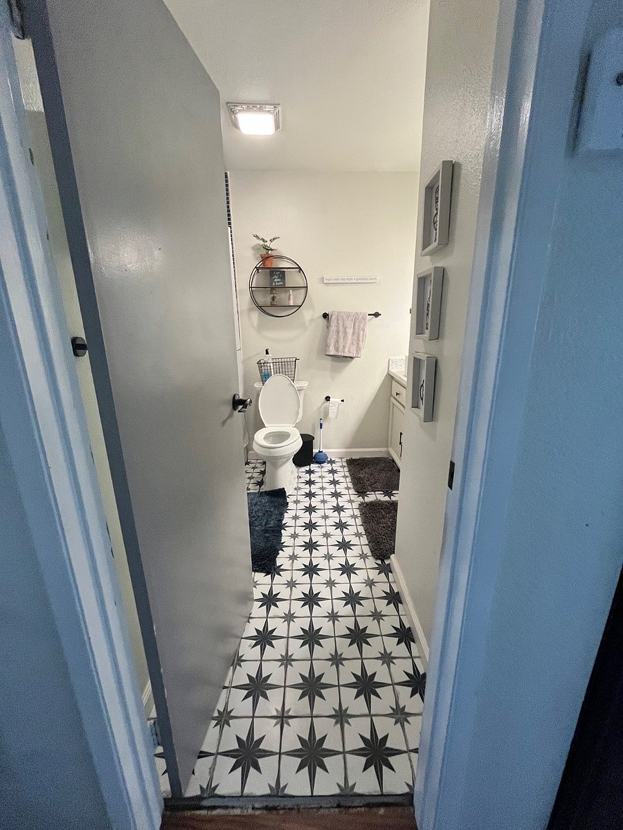 Upstairs full bath 