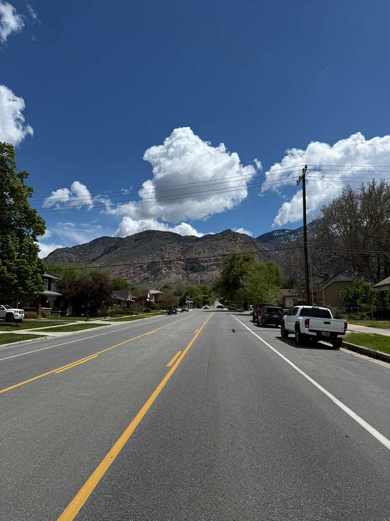 View east on 25th Street from the unit. OGX stop just down on the left before Harrison Ave for easy access across Ogden.