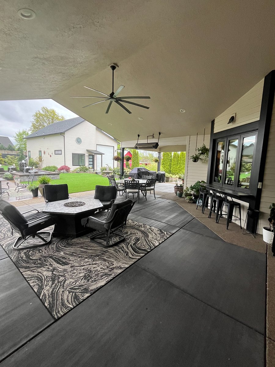 Outdoor bar and firepit