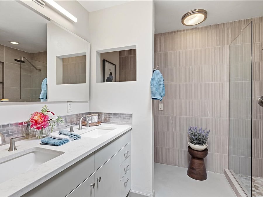 Double Primary bath vanity with Quartz countertops