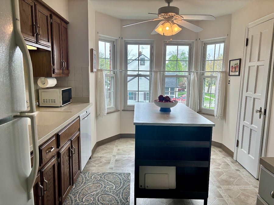 Full Kitchen with all the accessories.