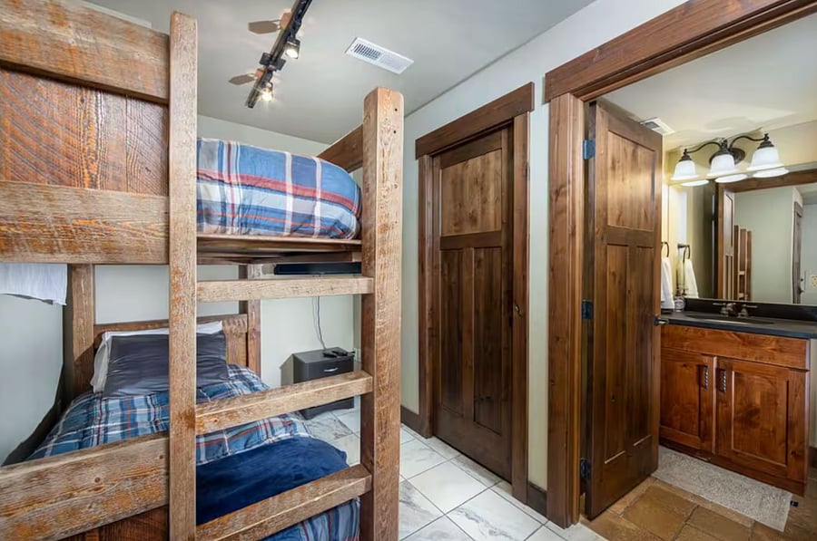 Set of bunkbeds downstairs