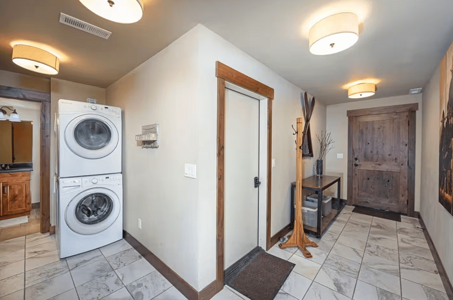 Entry, laundry, 1/2 bath