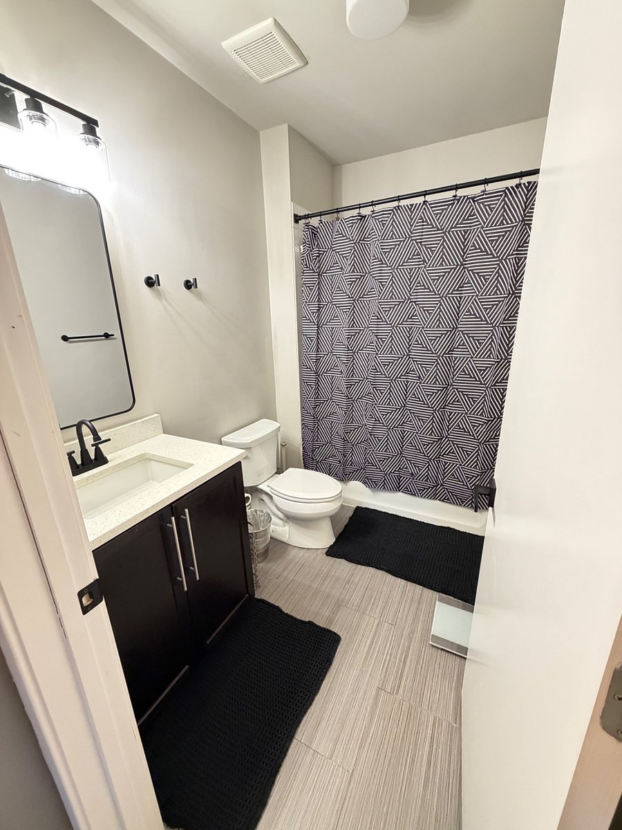Master En-Suite Bathroom