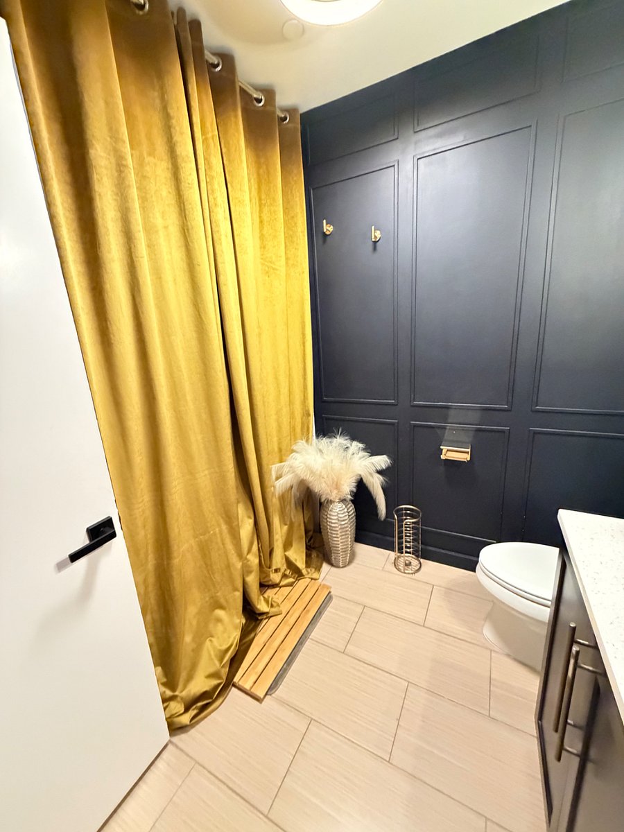 Private bathroom for 2nd room