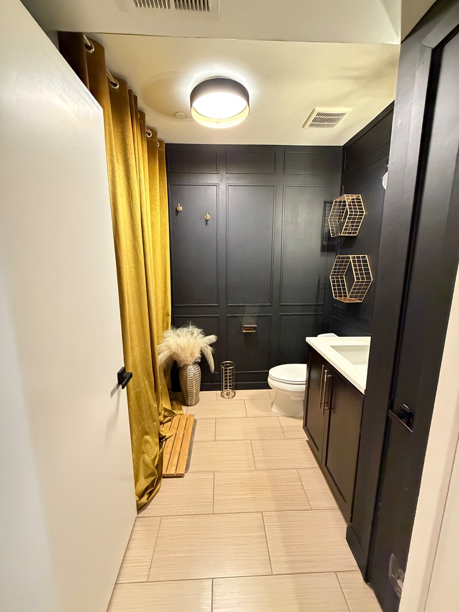 Private bathroom for 2nd room