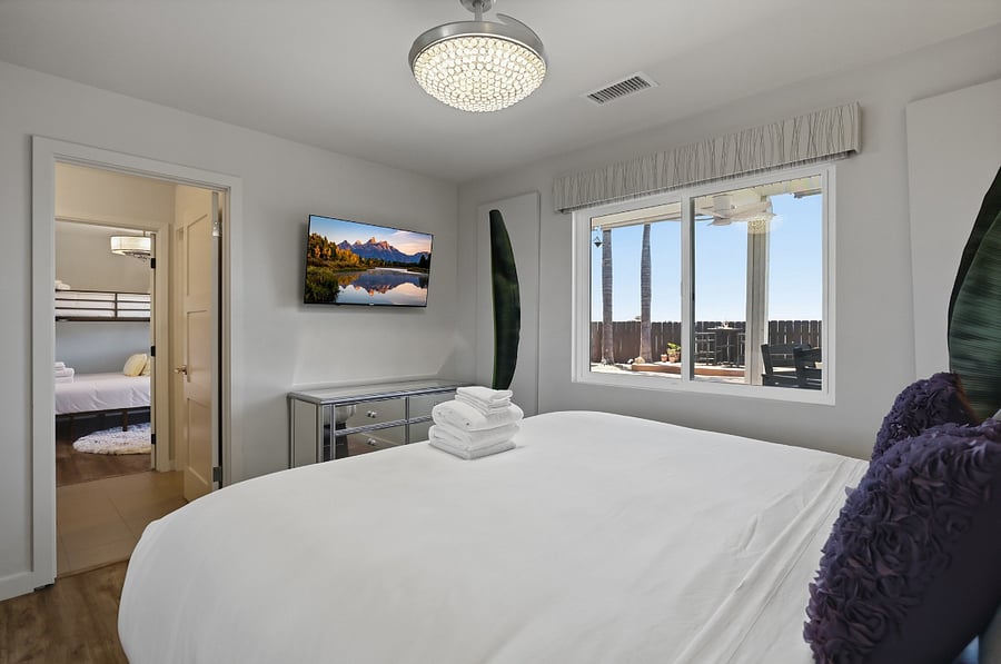 Guest bedroom 1