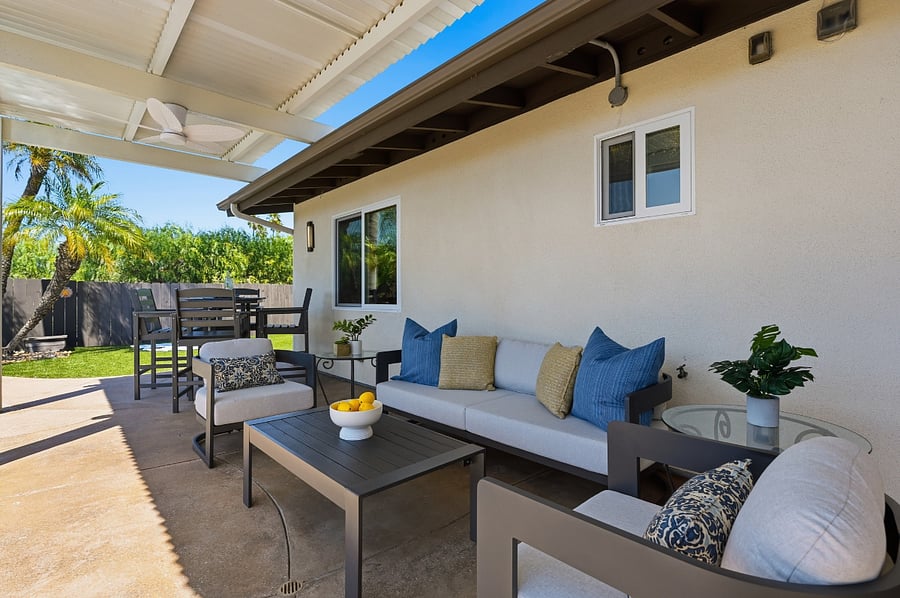 Outdoor lounge